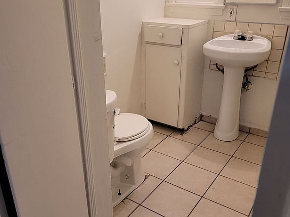 3rd image of 1011 Snyder Ln #1