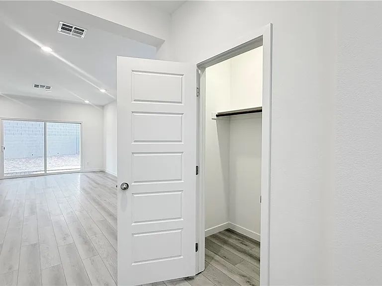 8388 Caldera Hills Ave — Photo 14
