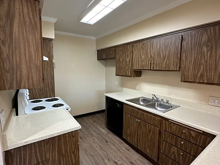 Amberwood Garden Apartments — Photo 22