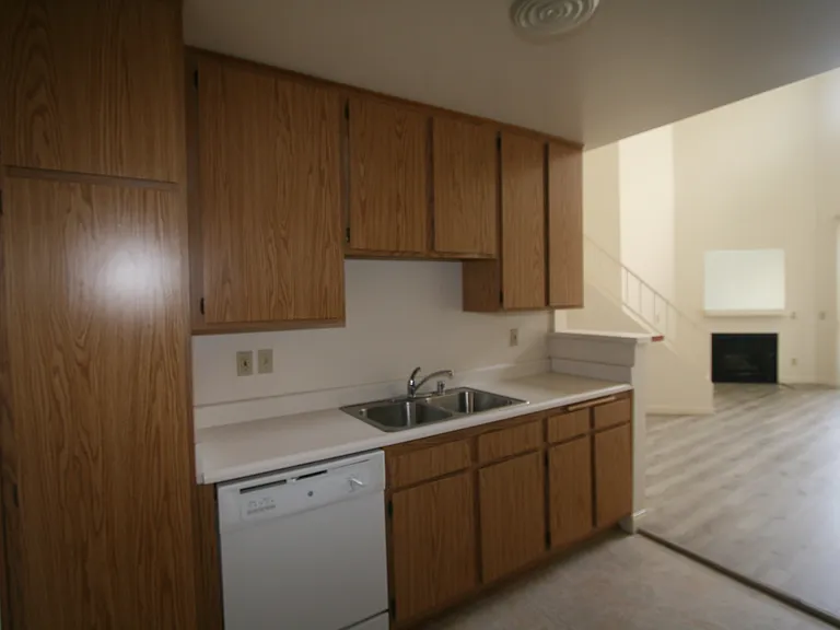 3637 Clarington Ave #213 — Photo 45