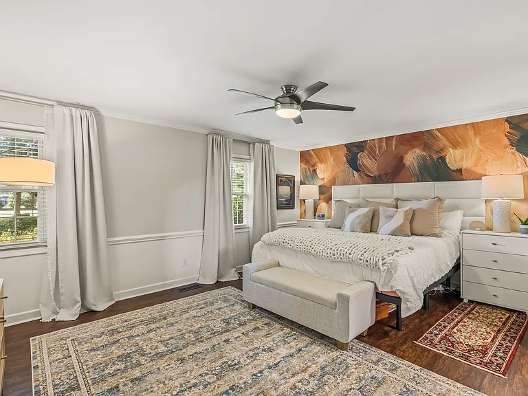 223 Ivy Cir — Photo 3