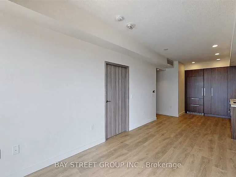 95 McMahon Dr #1212 — Photo 7