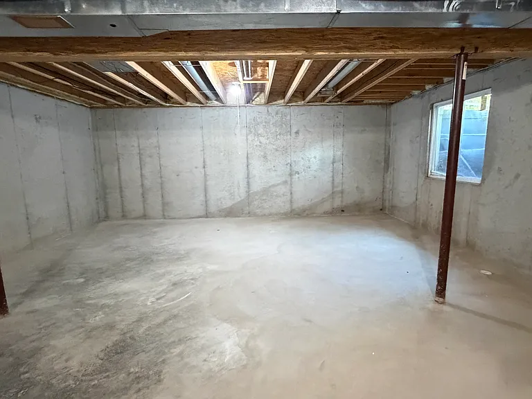 2122 Clinton St — Photo 42