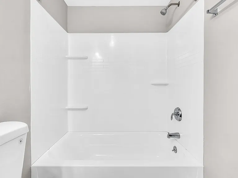 Coach Lantern Apartments — Photo 11