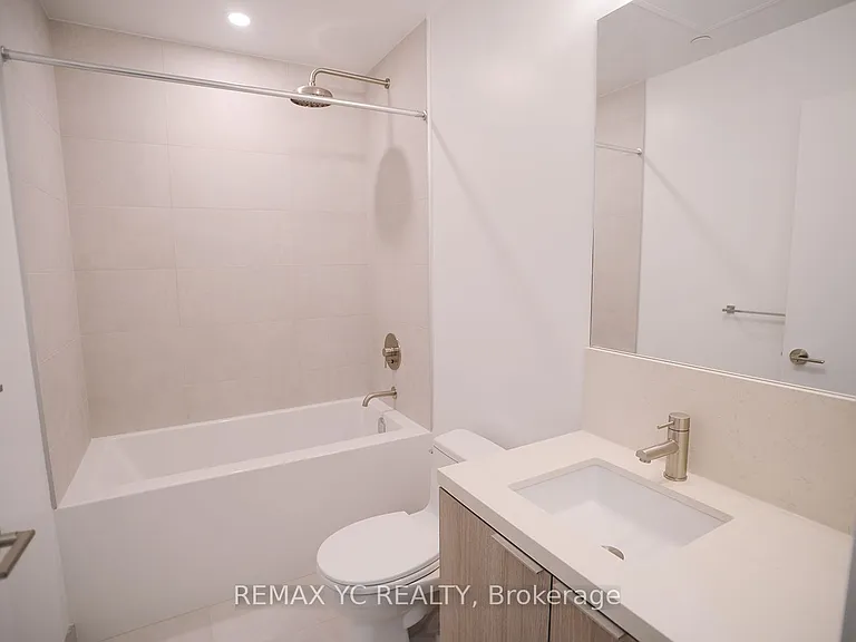 2020 Bathurst St #721 — Photo 11