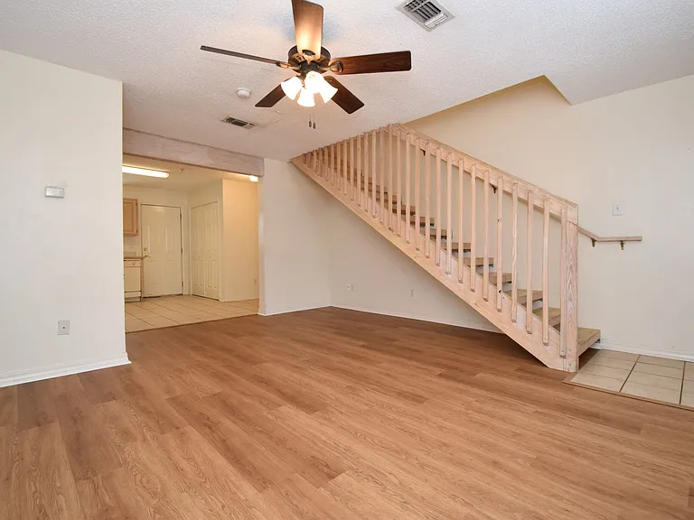 207 N Homer St — Photo 3