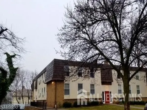 15 Forest St #C0002, Montclair, NJ 07042