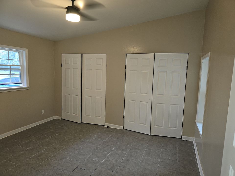 2nd image of 2051 N Riverview Cir