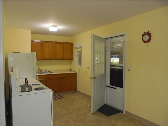 4th image of 96 Cameron St