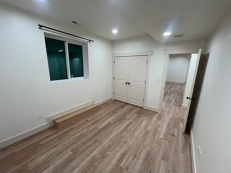 818 W Manor Crest Ln #BASEMENT — Photo 13