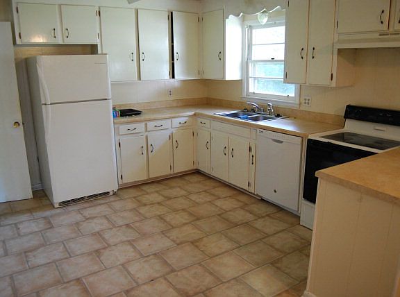3rd image of 114 Saint Johns Dr