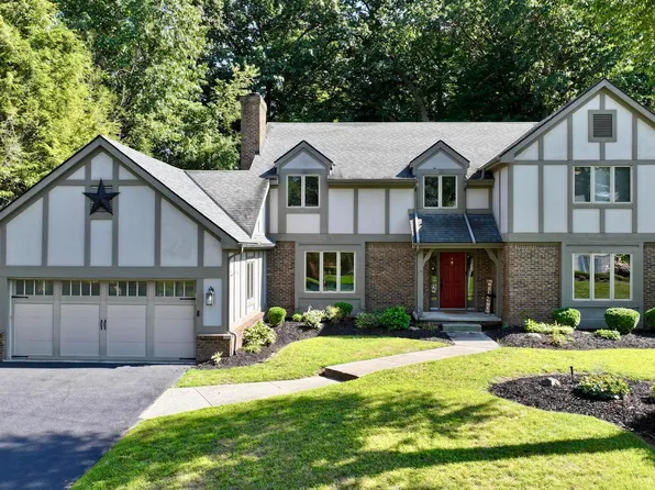 7257 Whispering Oak Dr, Sylvania, OH 43560