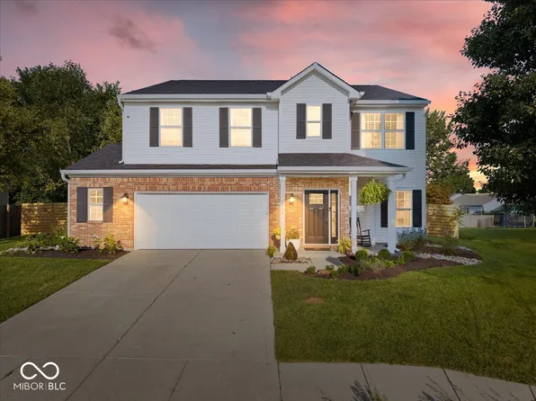 2818 Limber Pine Dr, Whiteland, IN 46184