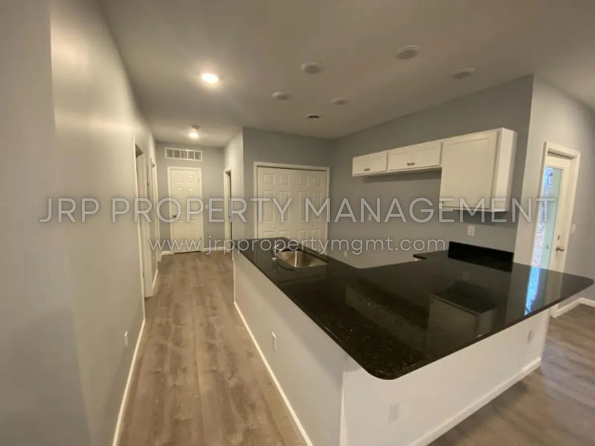 Building Photo - 6400 Gillis Dr