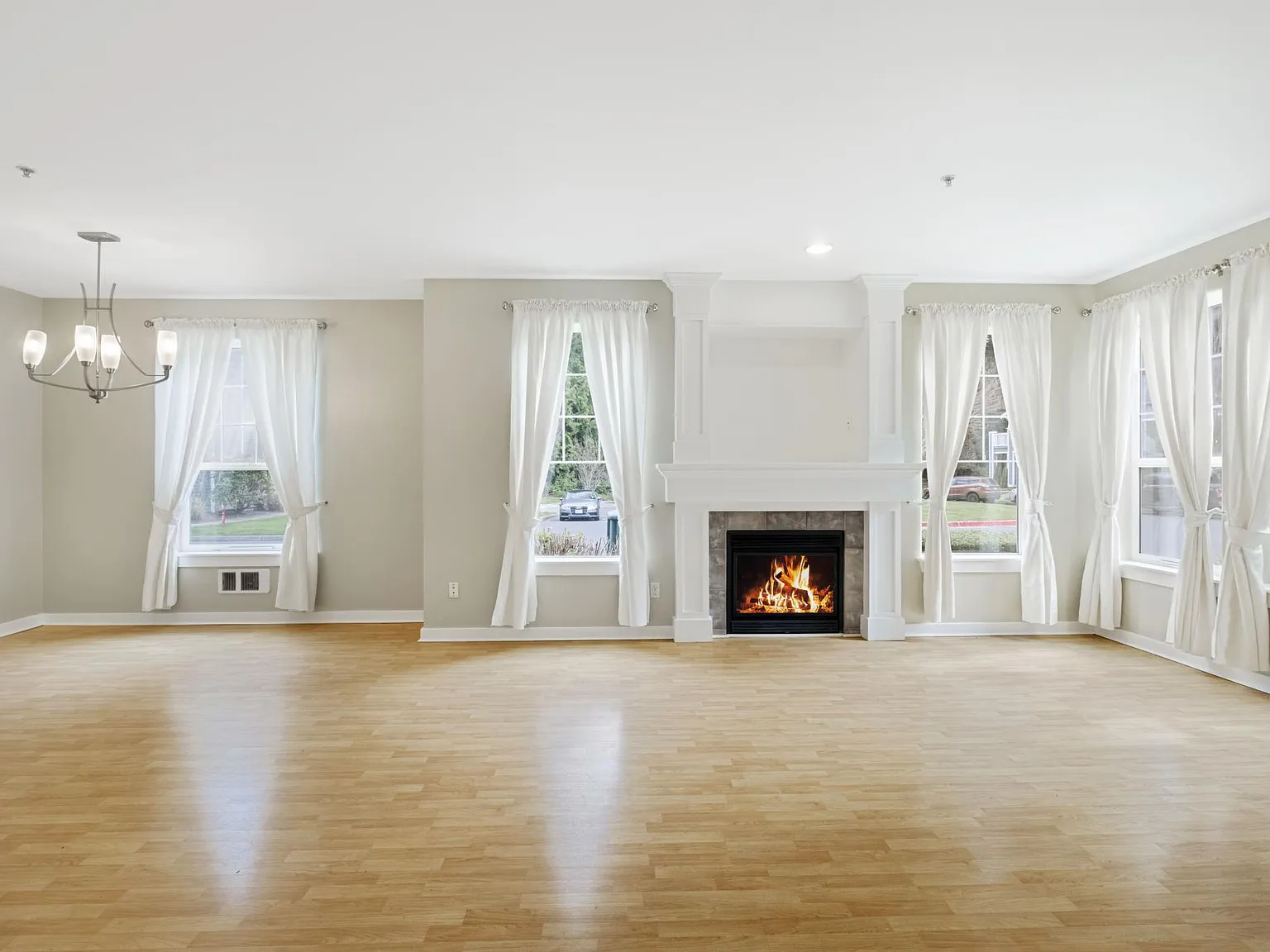 3 bed, 1280 sqft, $2,950 — Photo 2