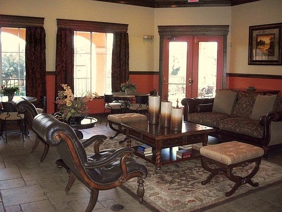 3rd image of 8636 Villa Pt