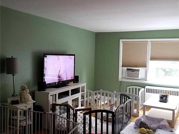 4th image of 3247 93rd St