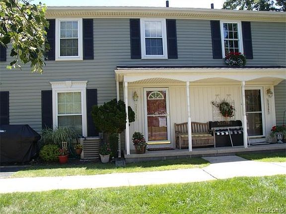 2nd image of 28305 Greenbriar Way #118