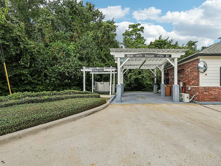 Pet & Car Wash Amenities