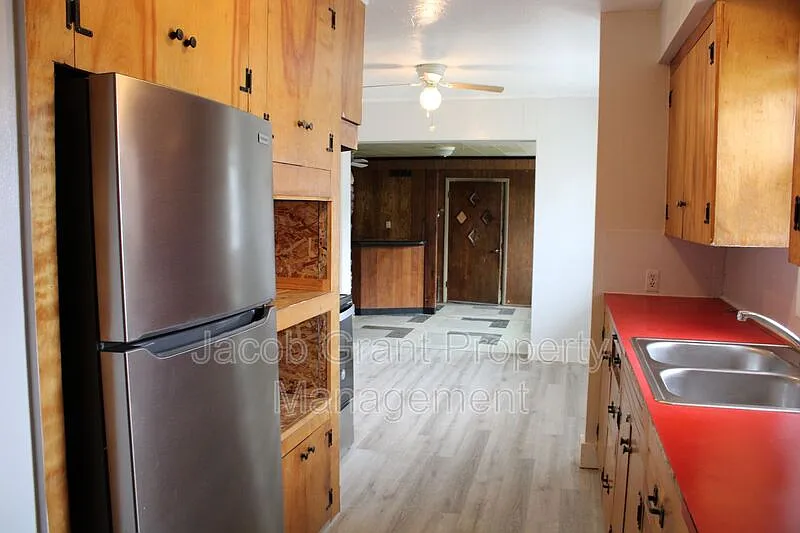 3 bed, 1.0 bath, 1504 sqft, $1,395 — Photo 3