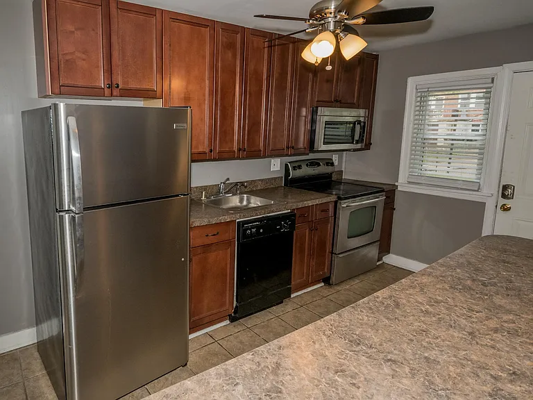 916 N Augusta Ave — Photo 6