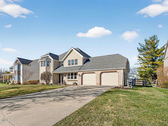 4th image of 425 S Ridge Dr