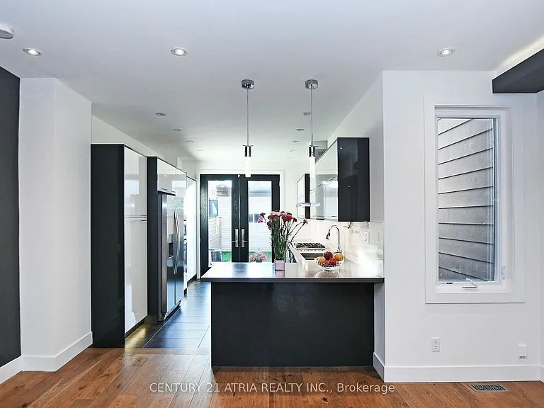 10 Palmerston Ave — Photo 13