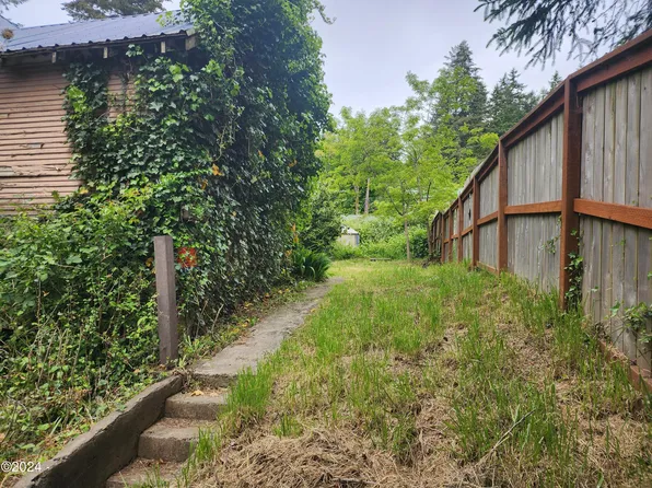 1668 N Nye St, Toledo, OR 97391