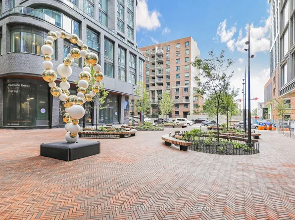 88 Queen St E #5012, Toronto, ON M5C 0B6