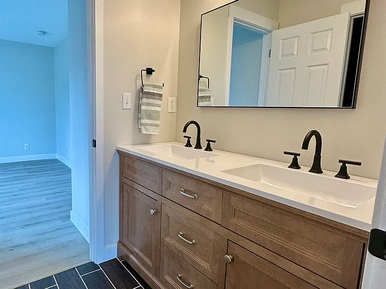 115 E Vine St — Photo 16