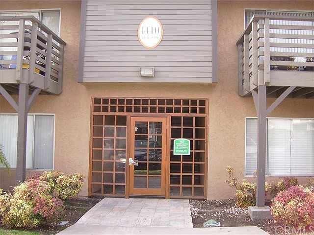 Entrance to 1410 Section of the complex