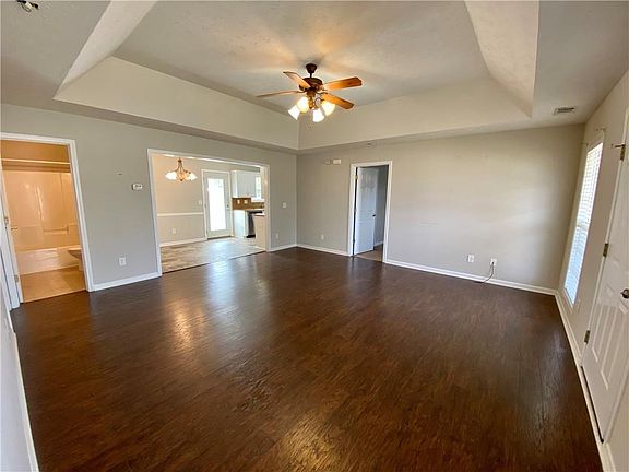 4th image of 251 Lee Road 916