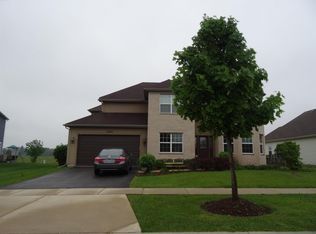 3524 Hidden Fawn Dr, Elgin, IL 60124