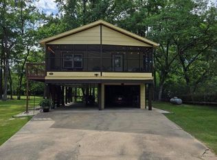 123 White Oak Dr N, New Caney, TX 77357