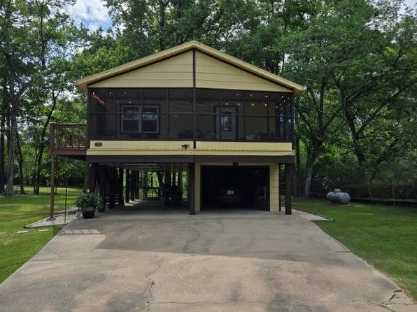 123 White Oak Dr N, New Caney, TX 77357