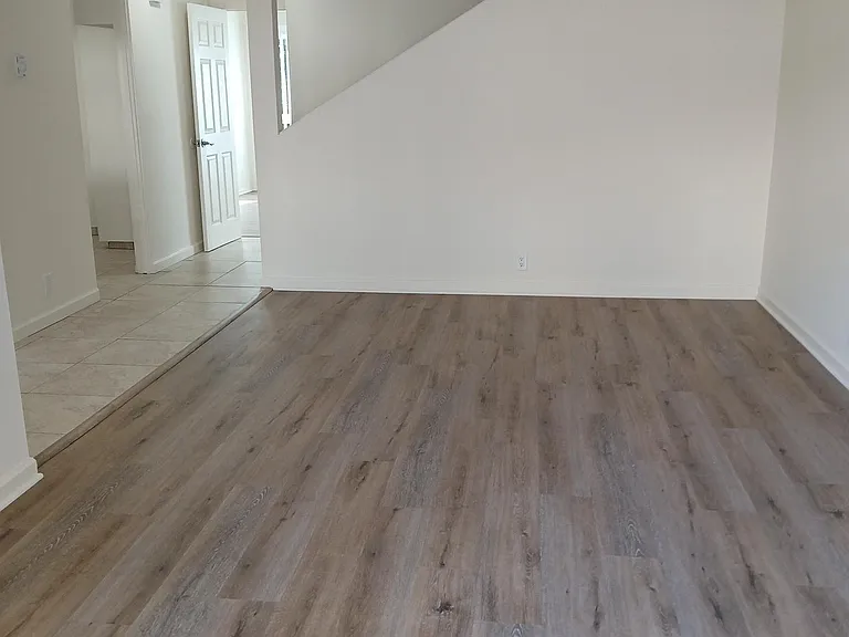 Eastbluff Townhomes — Photo 8