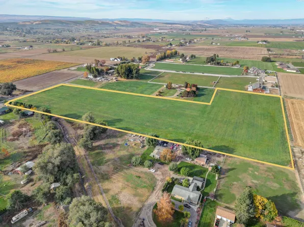 W Woodin Rd, Sunnyside, WA 98944