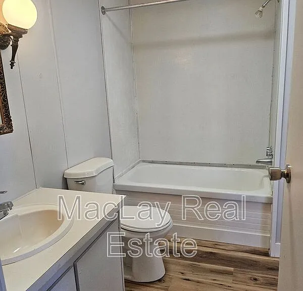 901 S 95th St — Photo 11