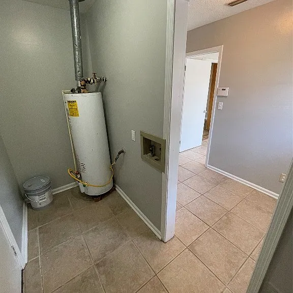3925 Strathmore Dr — Photo 24