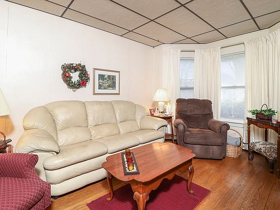 3rd image of 4137 N Richmond St
