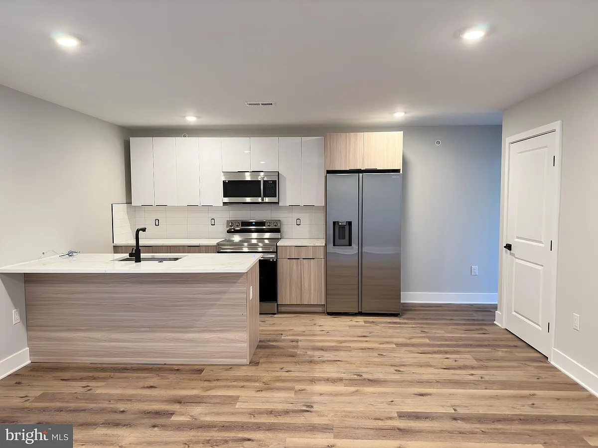 Building Photo - 1722 W Master St #2