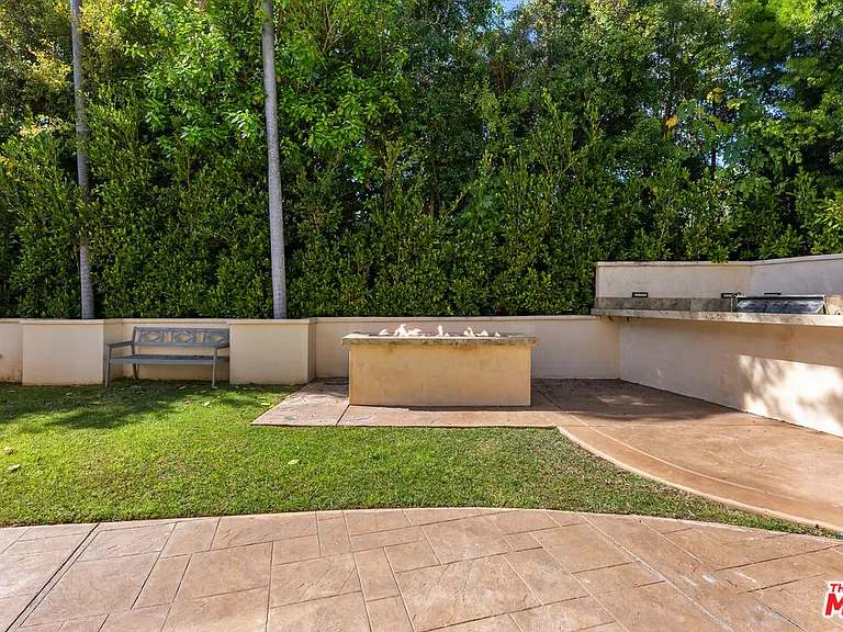 391 S Saltair Ave — Photo 47