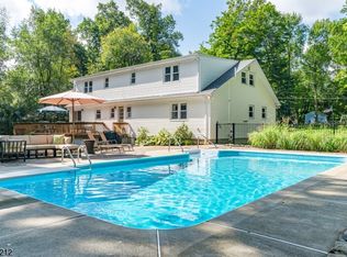 4 Hilltop Rd, Succasunna, NJ 07876