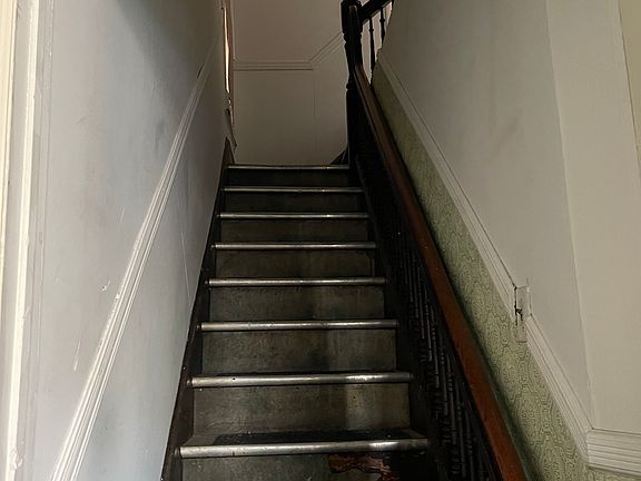 4th image of 137 Hutton St #1A