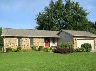 830 Countryside Ln, Columbus, IN 47201