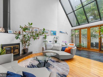 639 Pine St, Philadelphia, PA, 19106