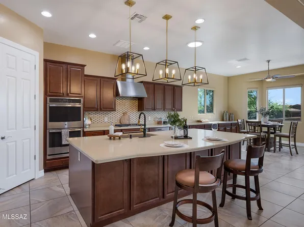 935 W Zebra Tail Ct, Oro Valley, AZ 85755