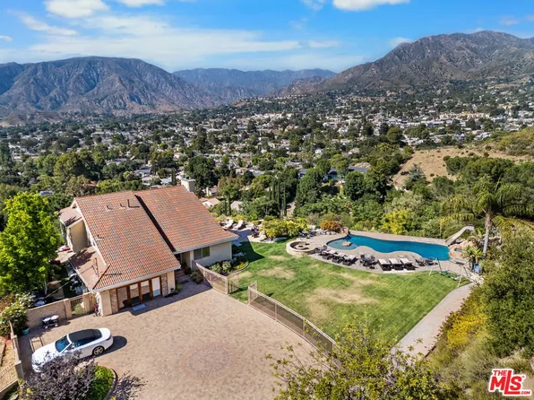 9950 Woodward Ave, Sunland, CA 91040