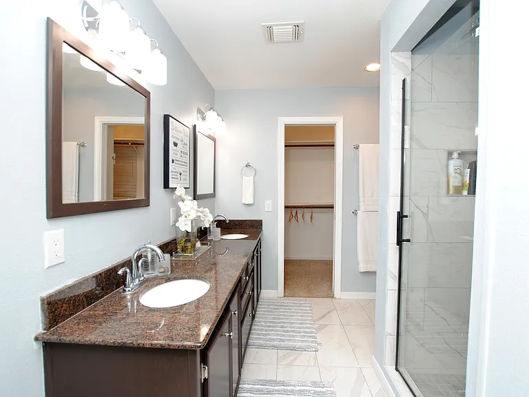 719 Park Knoll Ln — Photo 12