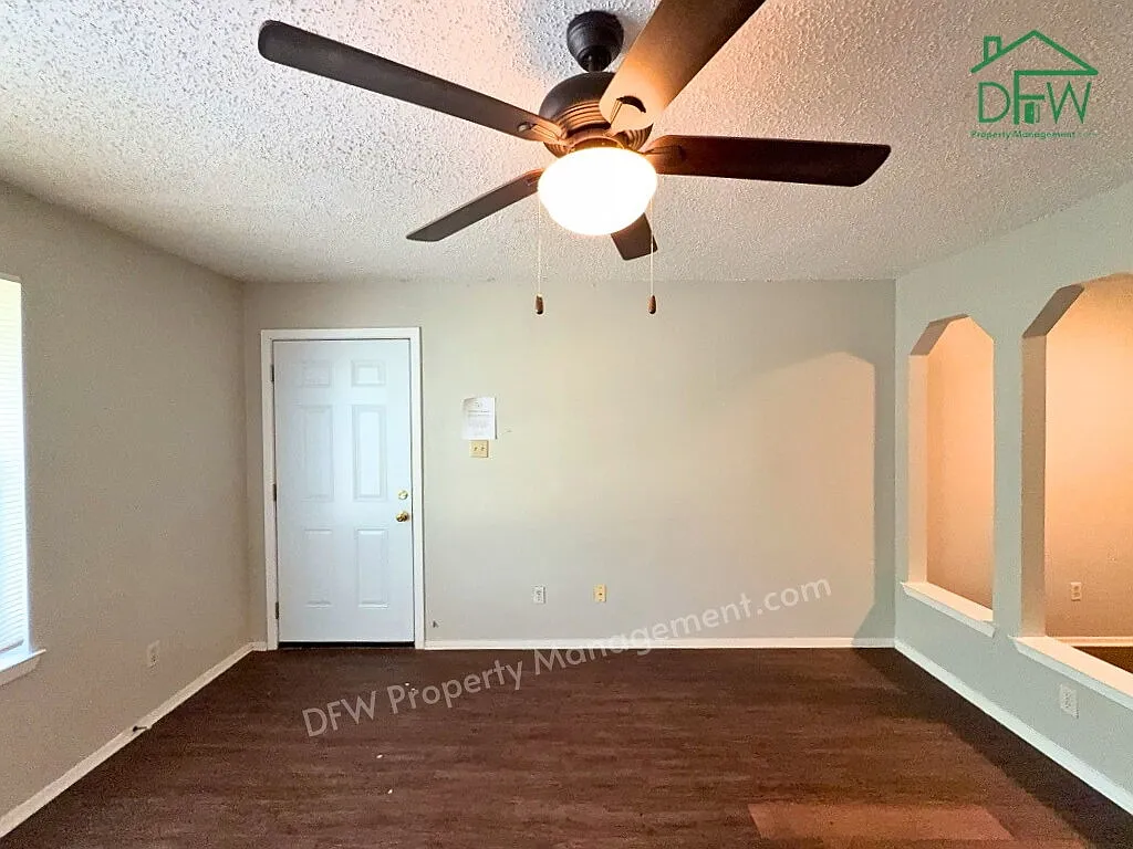 2 bed, 1.0 bath, 885 sqft, $1,170 — Photo 2